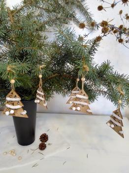 Holzanhänger Tannenbaum mit Pompons